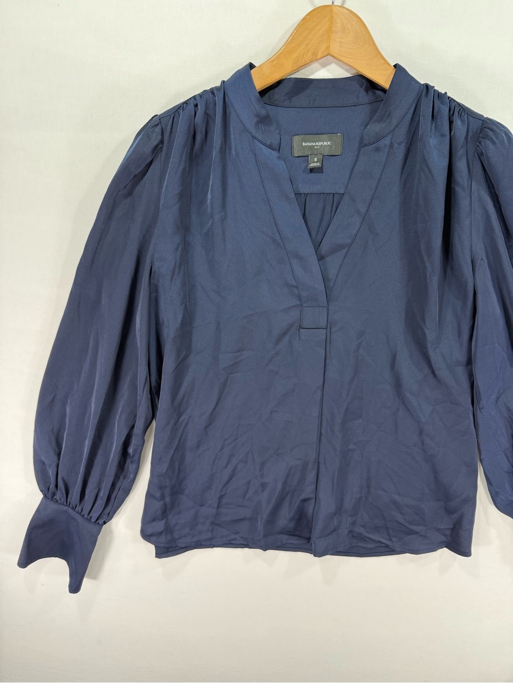 Banana Republic Navy Satin V-Neck Long Sleeve Blouse Size Small